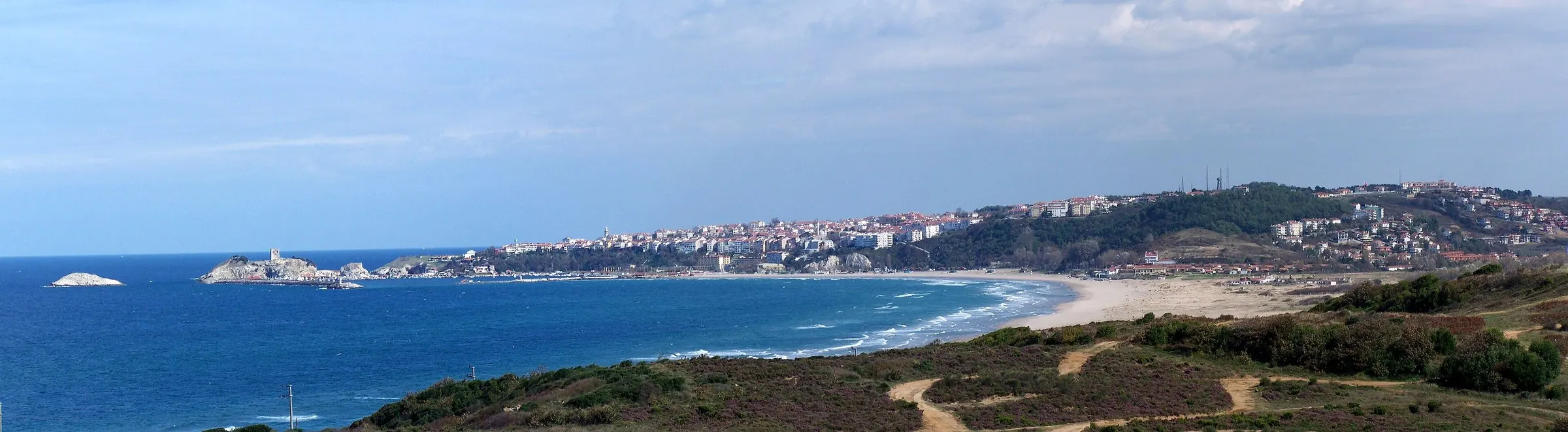Şile kasabasının ve kıyısının panoramik görünümü